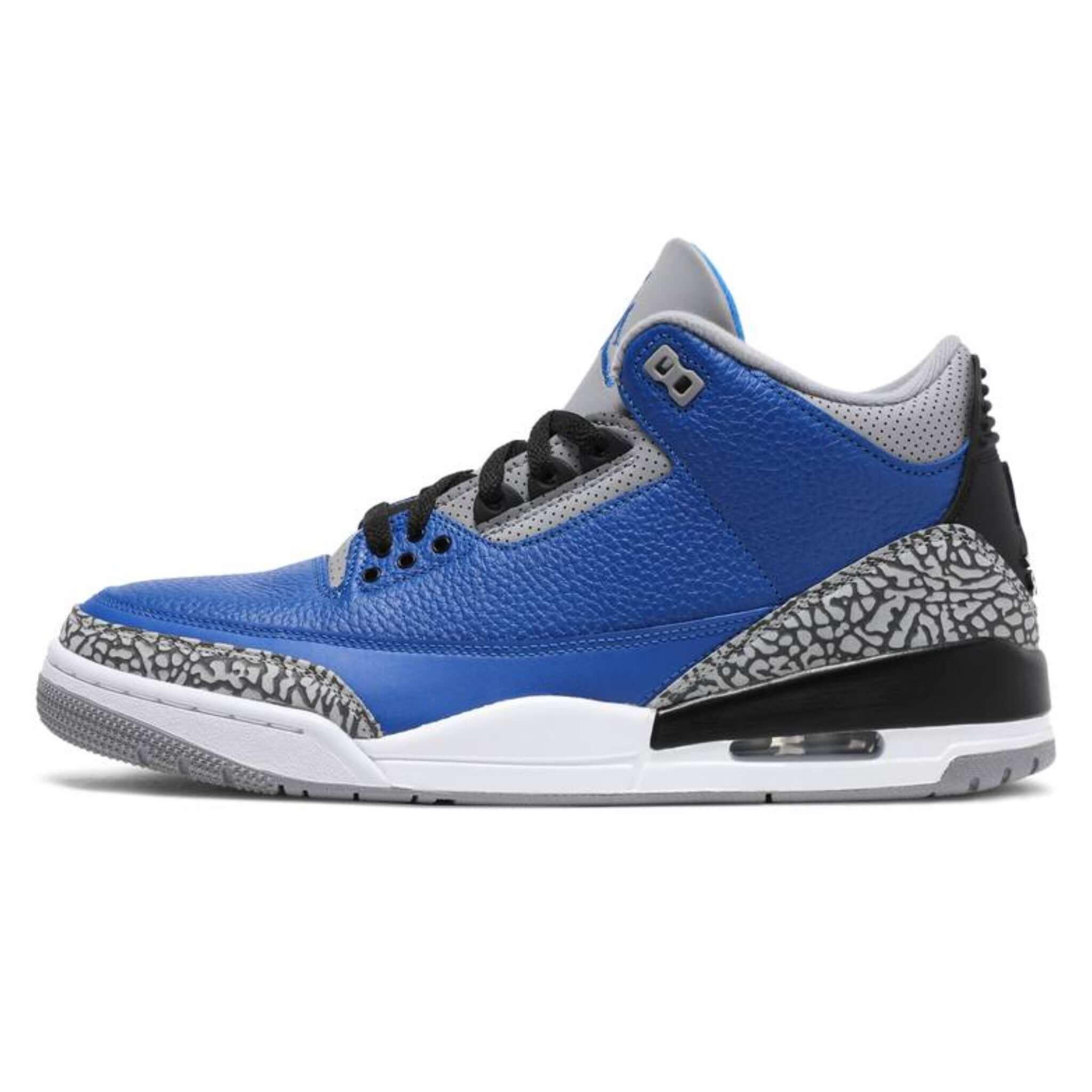 Air Jordan 3 Retro Varsity Royal
Sneakers